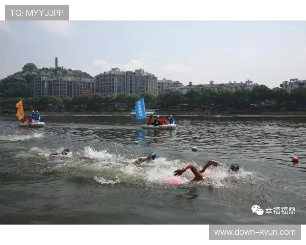 男子畅游组100米决赛率先开赛，19名选手激烈角逐