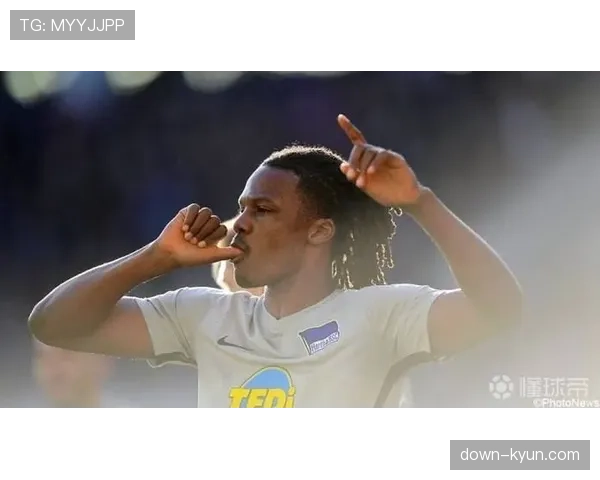 官方：柏林赫塔与36岁的队长普拉滕哈特完成一年续约