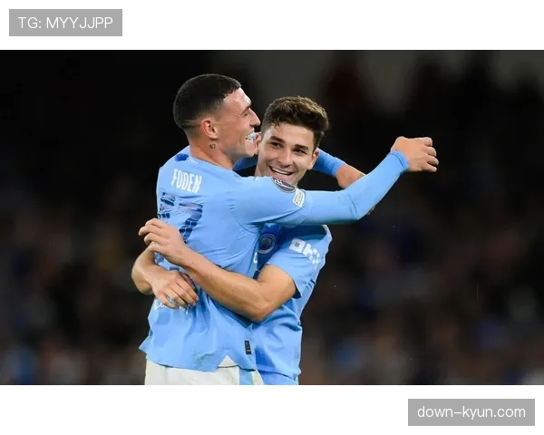 特写：索默连续神扑力保球门不失，扑出福登近距离射门